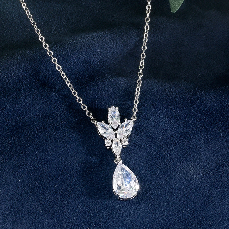 

Exquisite Luxury White Teardrop Zircon Pendant Necklace for Women Fashion Jewelry Personality Charm Necklaces for Best Friend