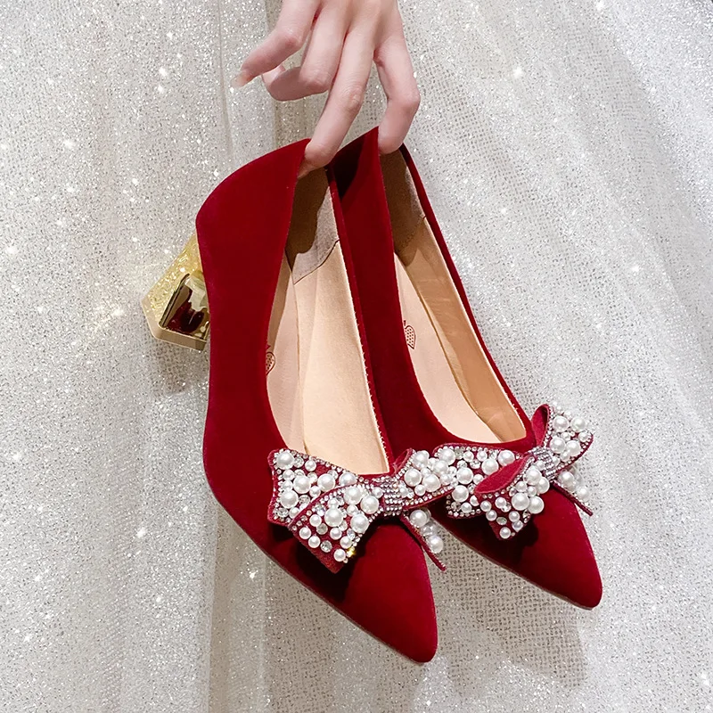 Туфли-лодочки женские на шнуровке с заостренным носком 3 см |