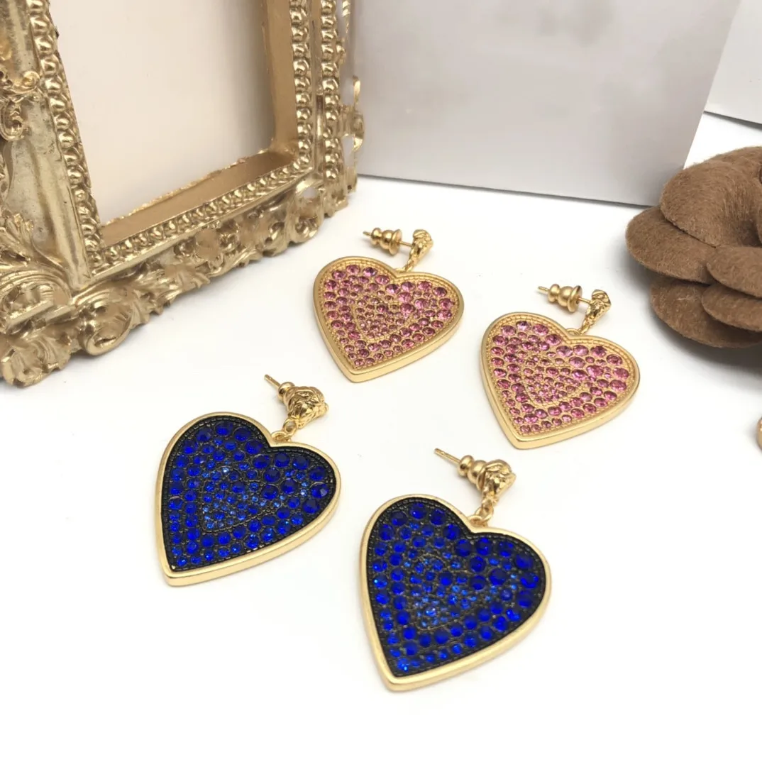 

European and American popular love earrings
