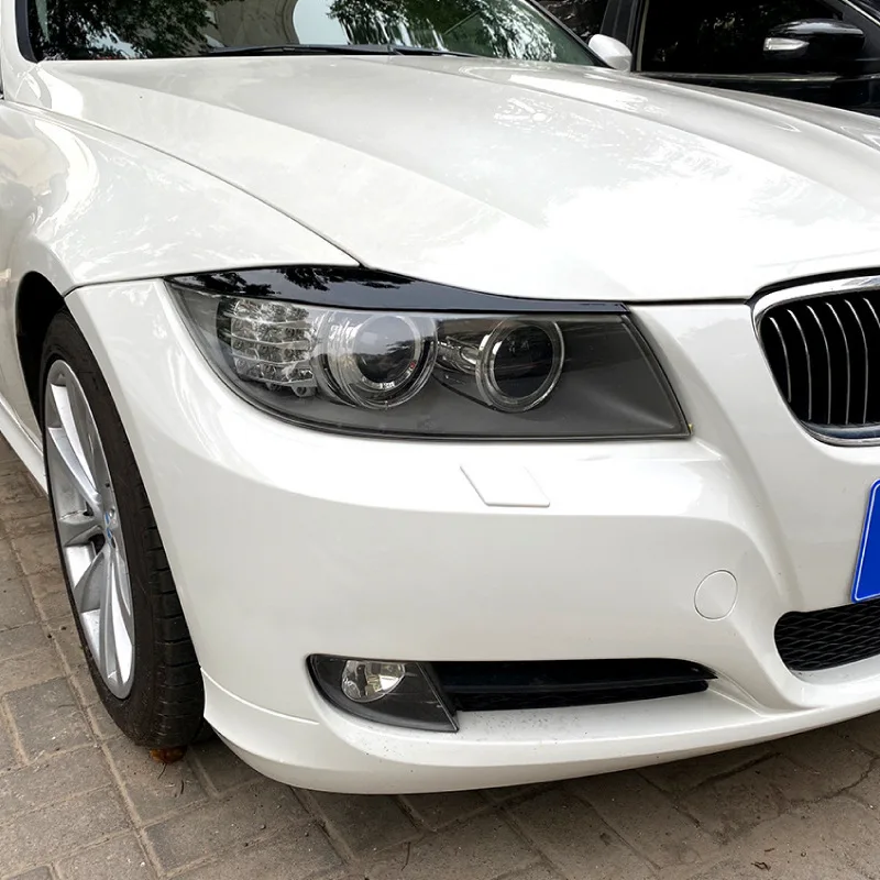 Фото Подходит для BMW 3 серии E90 E91 2005-2012, седан, универсал, 2 шт., накладки на фары, глянцевый черный цвет, текстура под карбон, ABS-пластик. №3