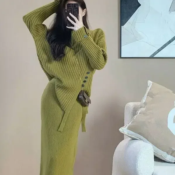 

Women's Autumn and Winter Thickened Comfortable Pullover Knitted Sweater Two Piece Set Loose Sweater Tops and Knitted Dress Set