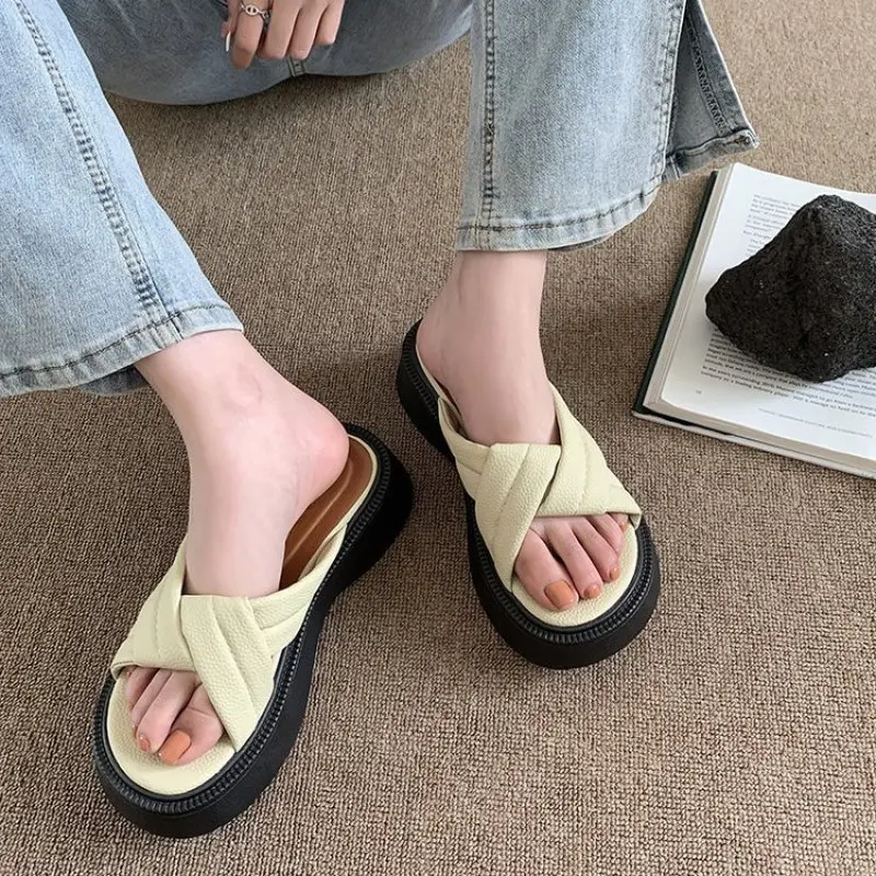 

Cool Slippers for Women's Summer Outerwear, 2023 New Fashion and Versatile Thick Sole Summer Flip Flop