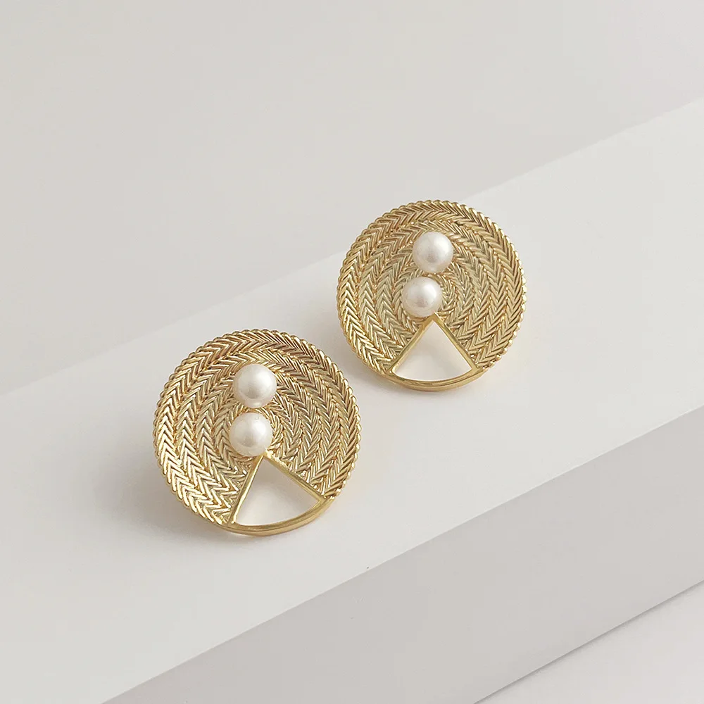 

Retro Design Round Metal Pearl Stud Earrings for Women Girls Geometry Trendy Drop Earrings Earring Female Jewelry Accessory