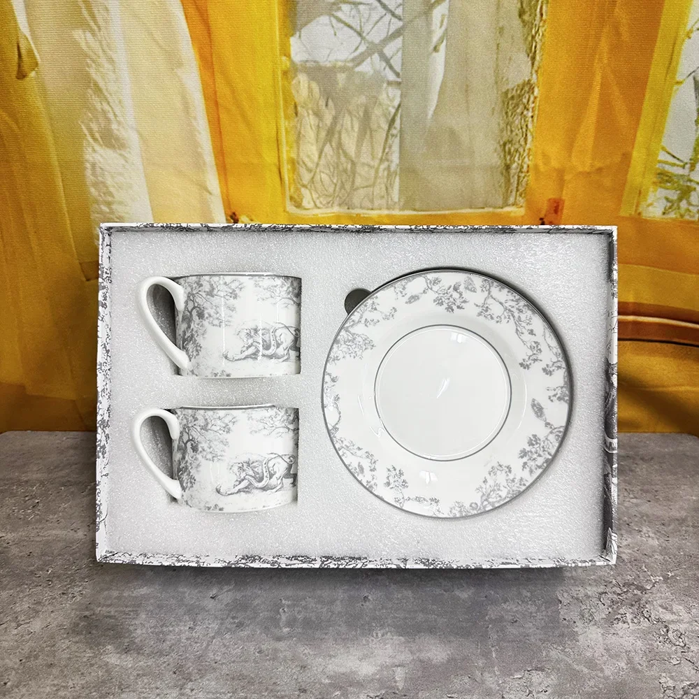 Серая кофейная чашка Lepard и блюдце керамическая простая для латте высокое