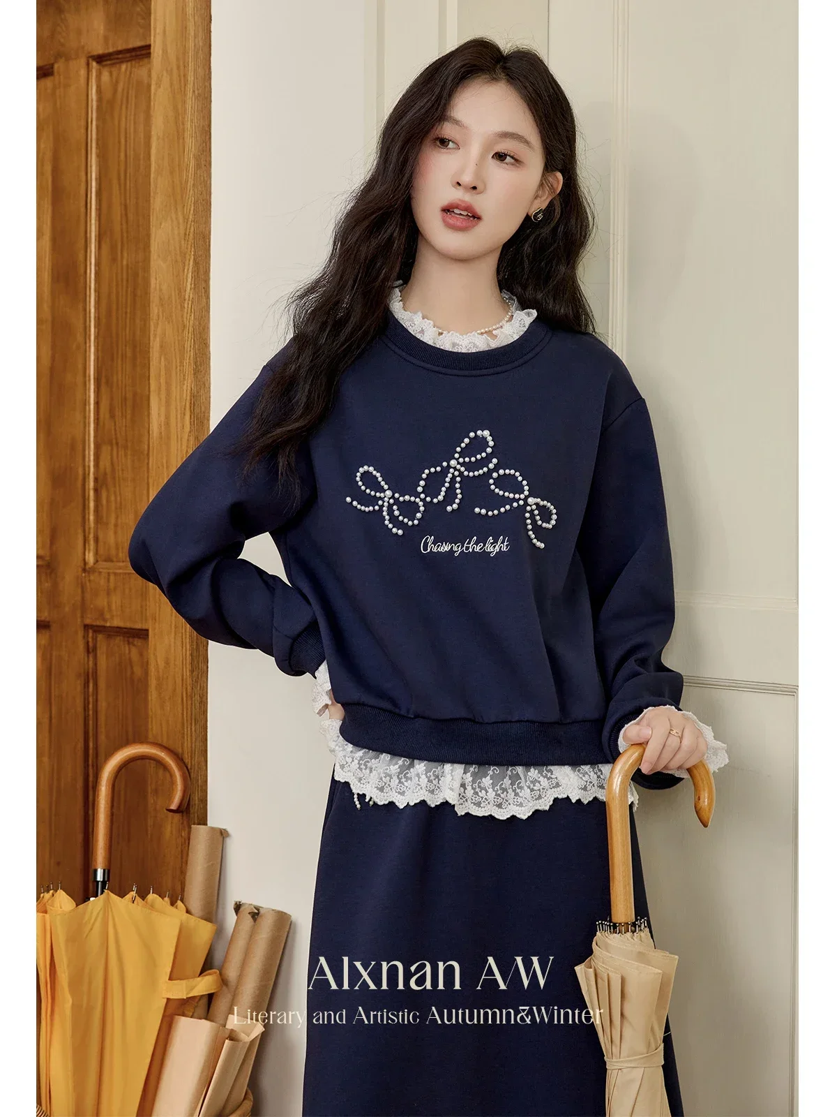 Женская кружевная толстовка с круглым вырезом и жемчужным бантом