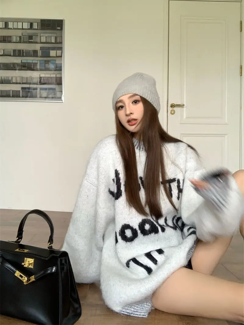 Трикотажный жаккардовый свитер средней длины с капюшоном и длинными рукавами