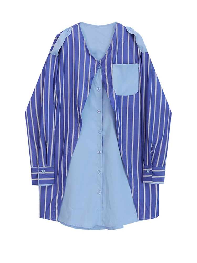 Женское свободное платье в полоску синее большого размера с V-образным вырезом и