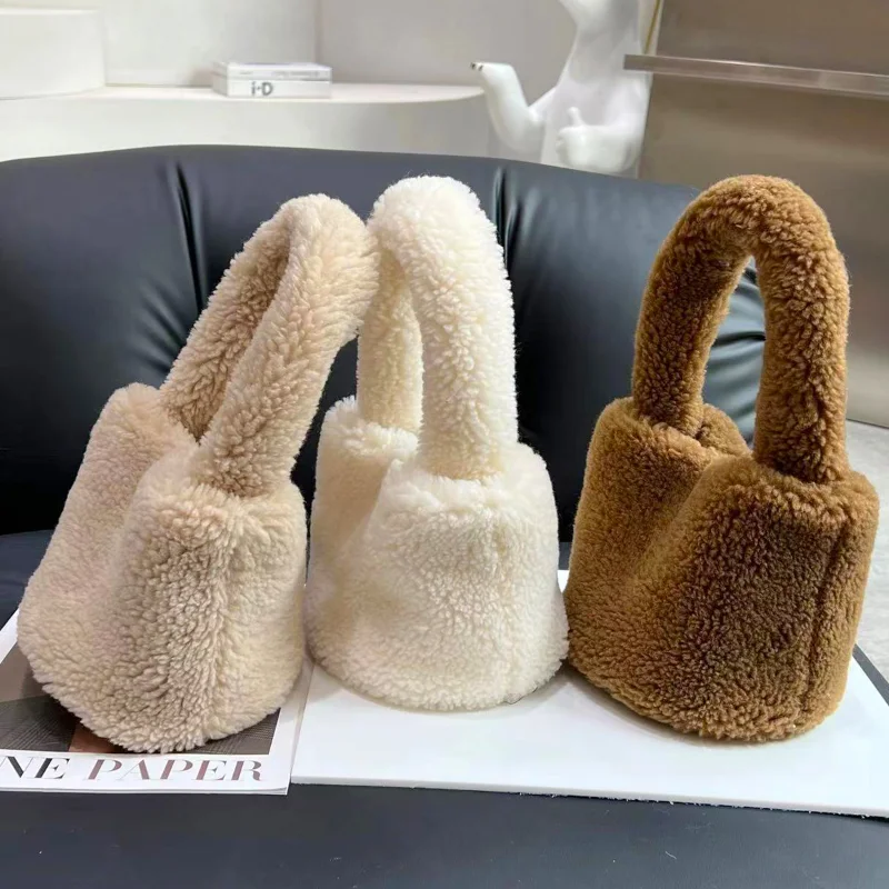 New Lamb wool Faux Fur Bag for Woman Luxury Charm Retro Bucket Bags Female Chain Women's Handbag Plush Designer Soft Warm Purses