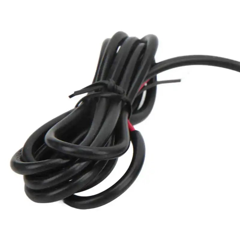 Автомобильное зарядное устройство с двумя USB-портами и вольтметром красный