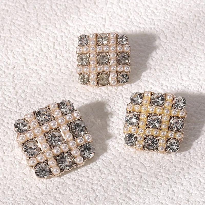 Квадратные пуговицы с металлическим жемчугом и стразами 6 шт