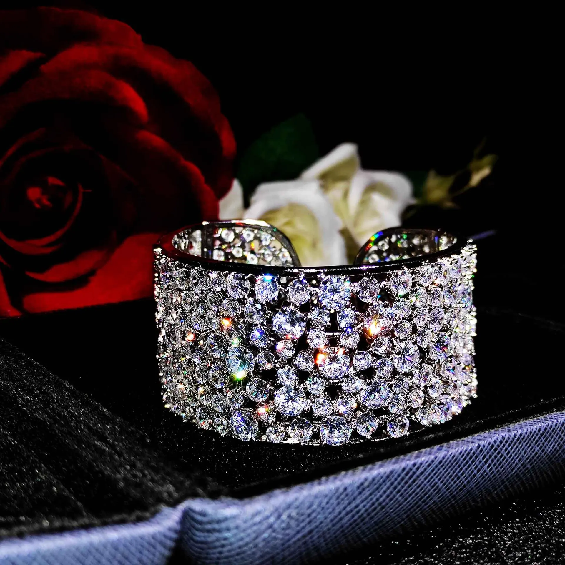 

Sterling 925 Silver Shine Dazzling Zircon Crystal Bangle Women Upscale Full Diamond Exquisite Princess Jewelry Accessories Gift