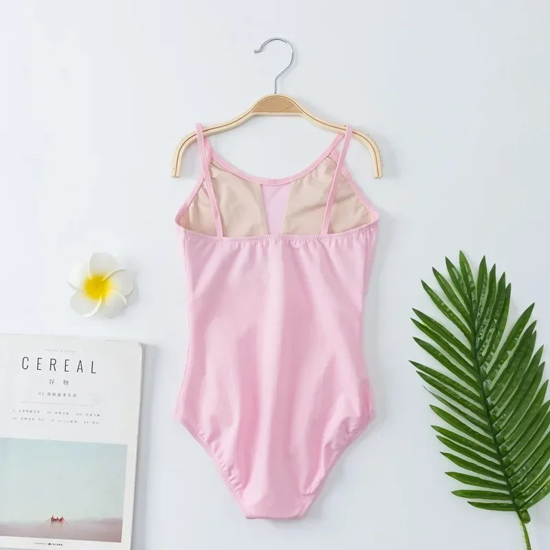 Женская гимнастическая майка на лямках