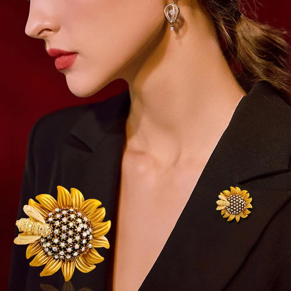 

Stunning Cloth Pin Rhinestone Bee And Sunflower Brooch for Parties And Casual Wear Enamel Flower Pin Clothing Accessory