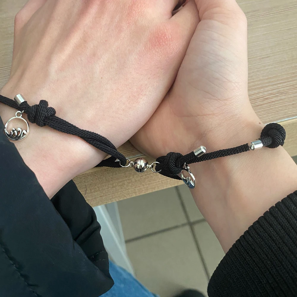 

FNIO 2pcs Couple Magnet Attract Each Other Creative Personality Couple Bracelet Men and Women Charm Bracelet Jewelry Lover Gift