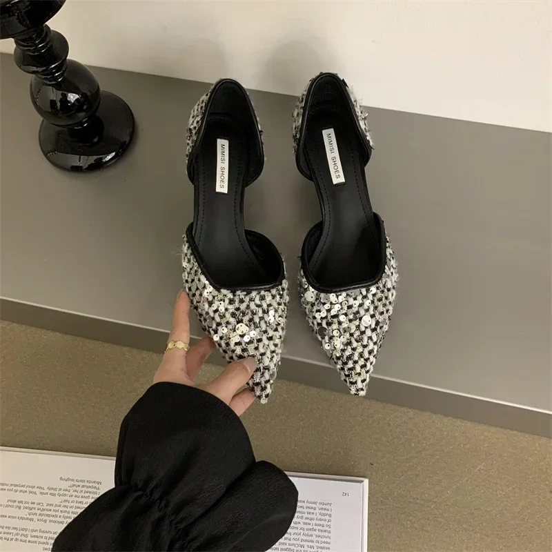 Туфли женские на шпильке с острым носком среднем каблуке