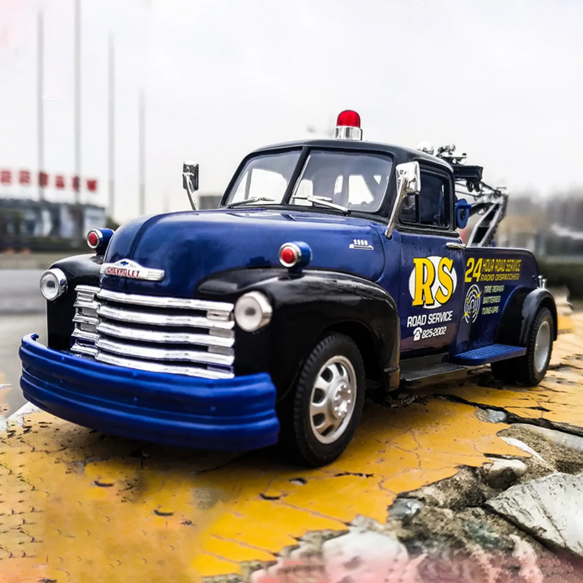 Литая в масштабе 1:24 классическая модель спасательного прицепа стиле ретро