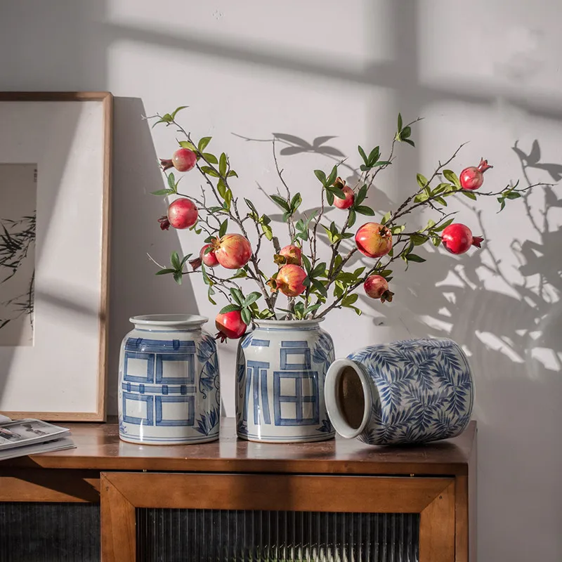 

Creative Ceramic Hand-painted Blue and White Ceramic Vase Chinese Retro Ceramic Storage Jar Living Room Flower Arrangement