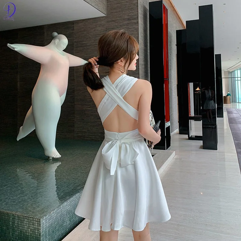 

Платье-трапеция с открытой спиной и перекрестными лямками