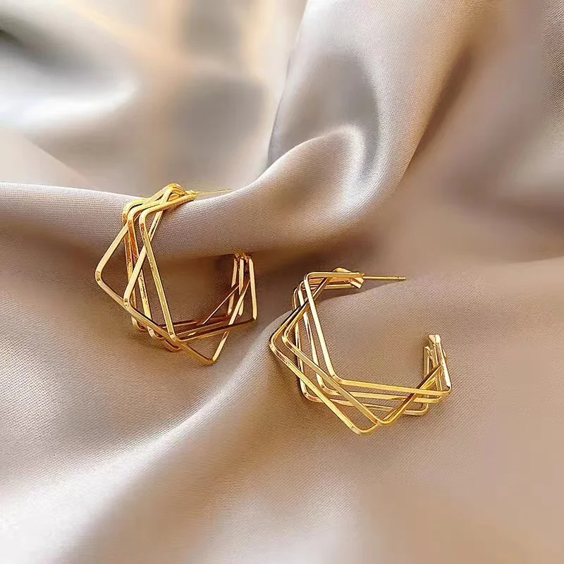New Fashion Trend Geometric Gold Color Hoop Earrings Ladies Simple Round Hollow Pendant Open Earrings Fashion Jewelry Gift 