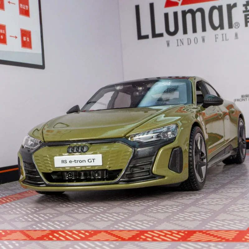 Фото Модель автомобиля Maisto 1:25, имитирующая Audi RS e-tron GT 2022 года, из сплава, с открывающимися дверями, богатой детализацией и тонкой отделкой. №4