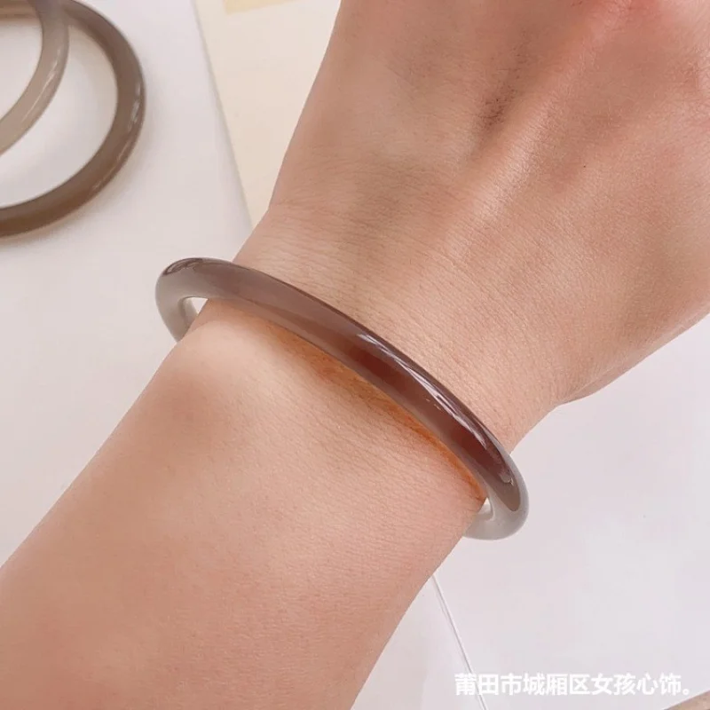 Натуральный тонкий круглый браслет из серого агата с халцедоном в стиле девушки