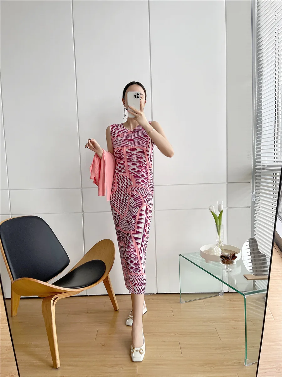 

Miyake pleated dress 2022 spring new women's sleeve round neck is thin and temperament long skirt drape