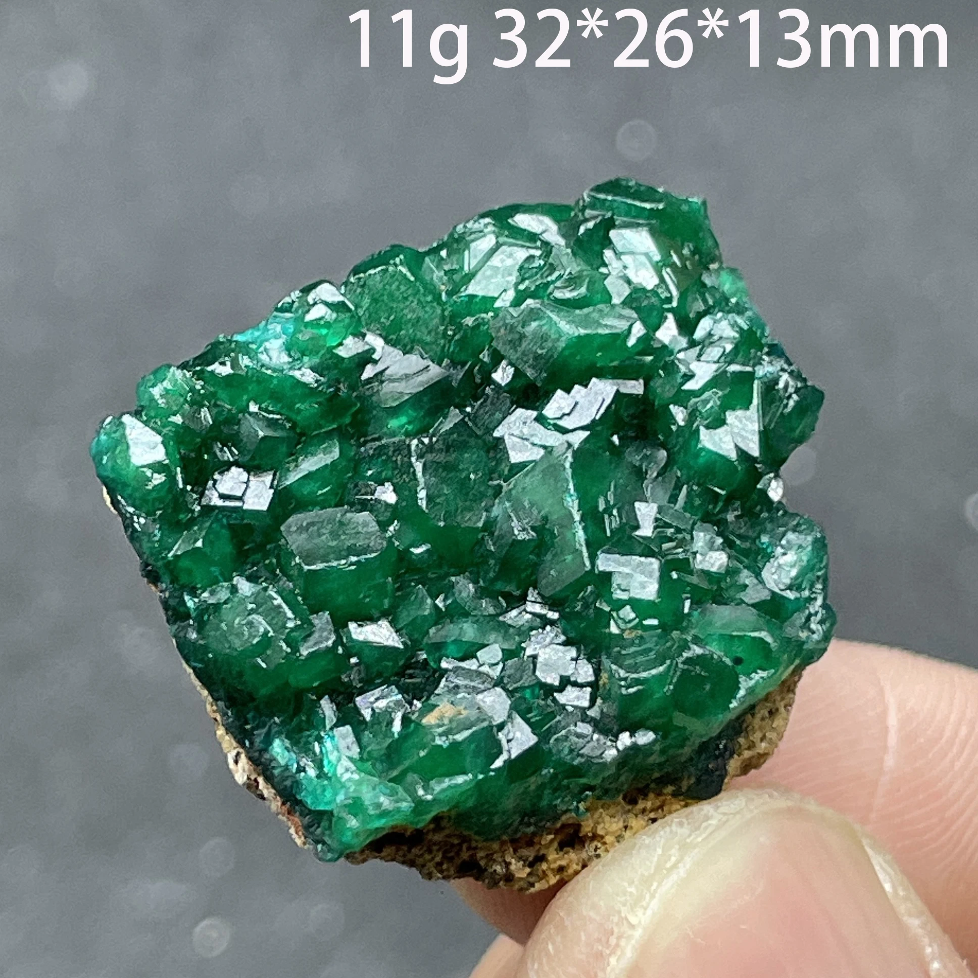 Зеленый диоптаз, натуральный камень