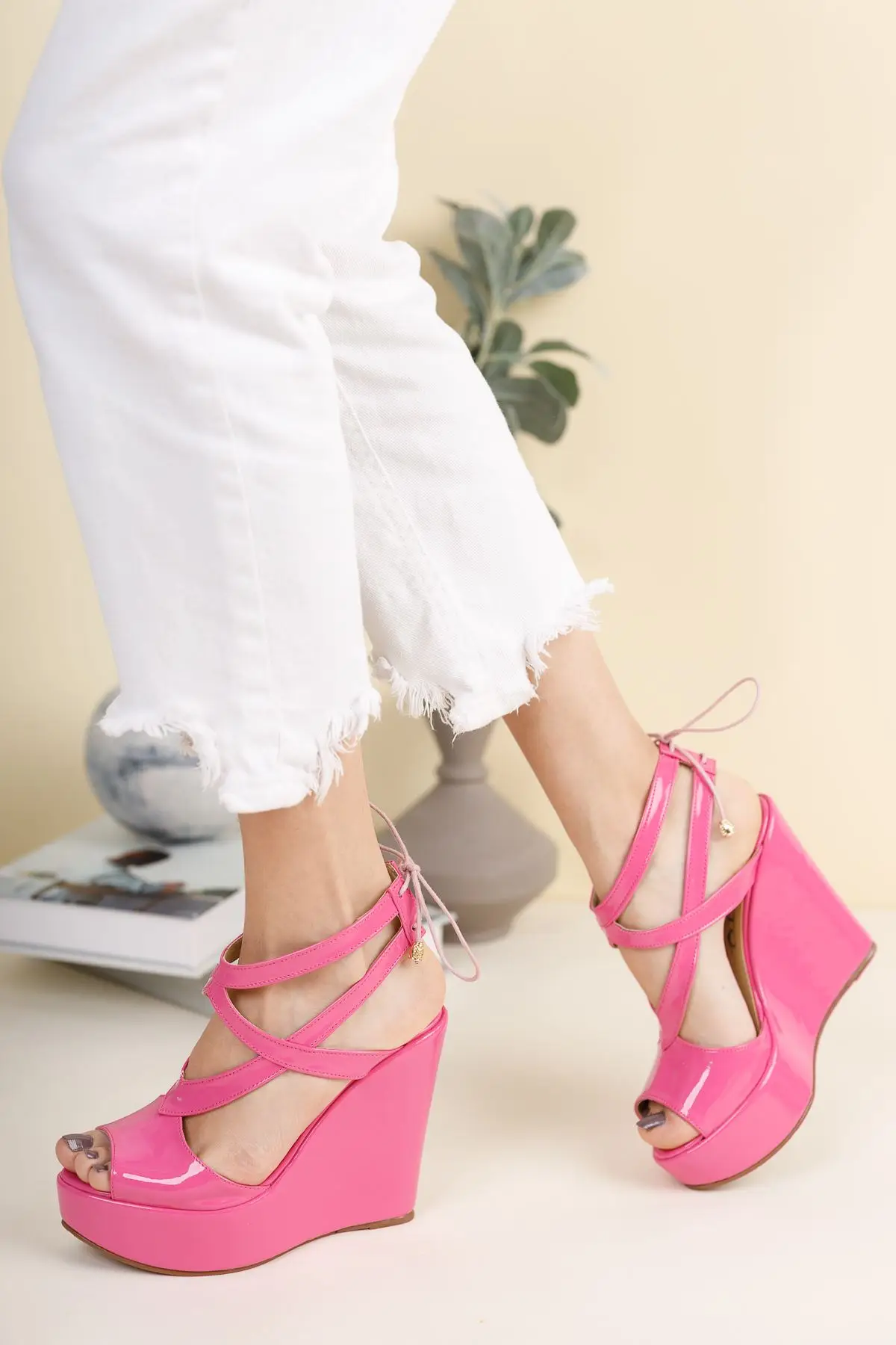 

Women's Fashion Patent Leather elephants Heels Shoes