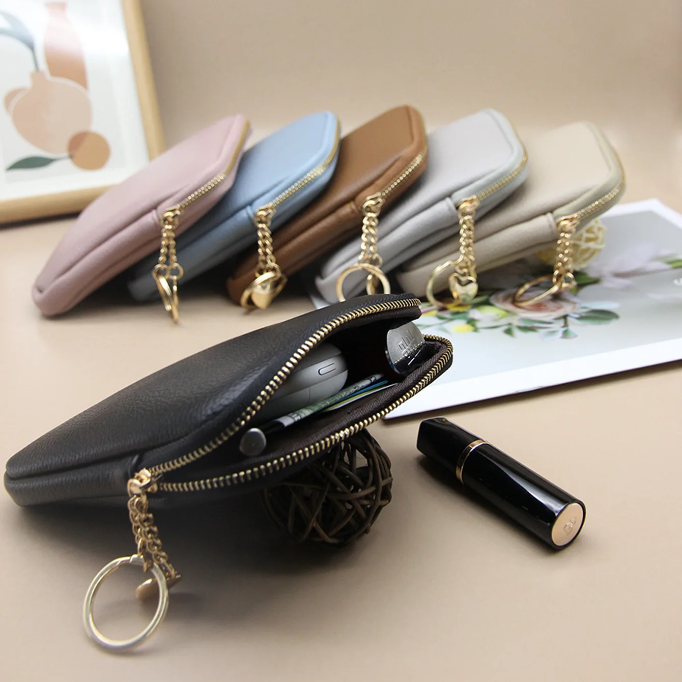 

2023 new portable wallet women's hand holding fashion bag simple niche design bag high-quality texture can store lipstick