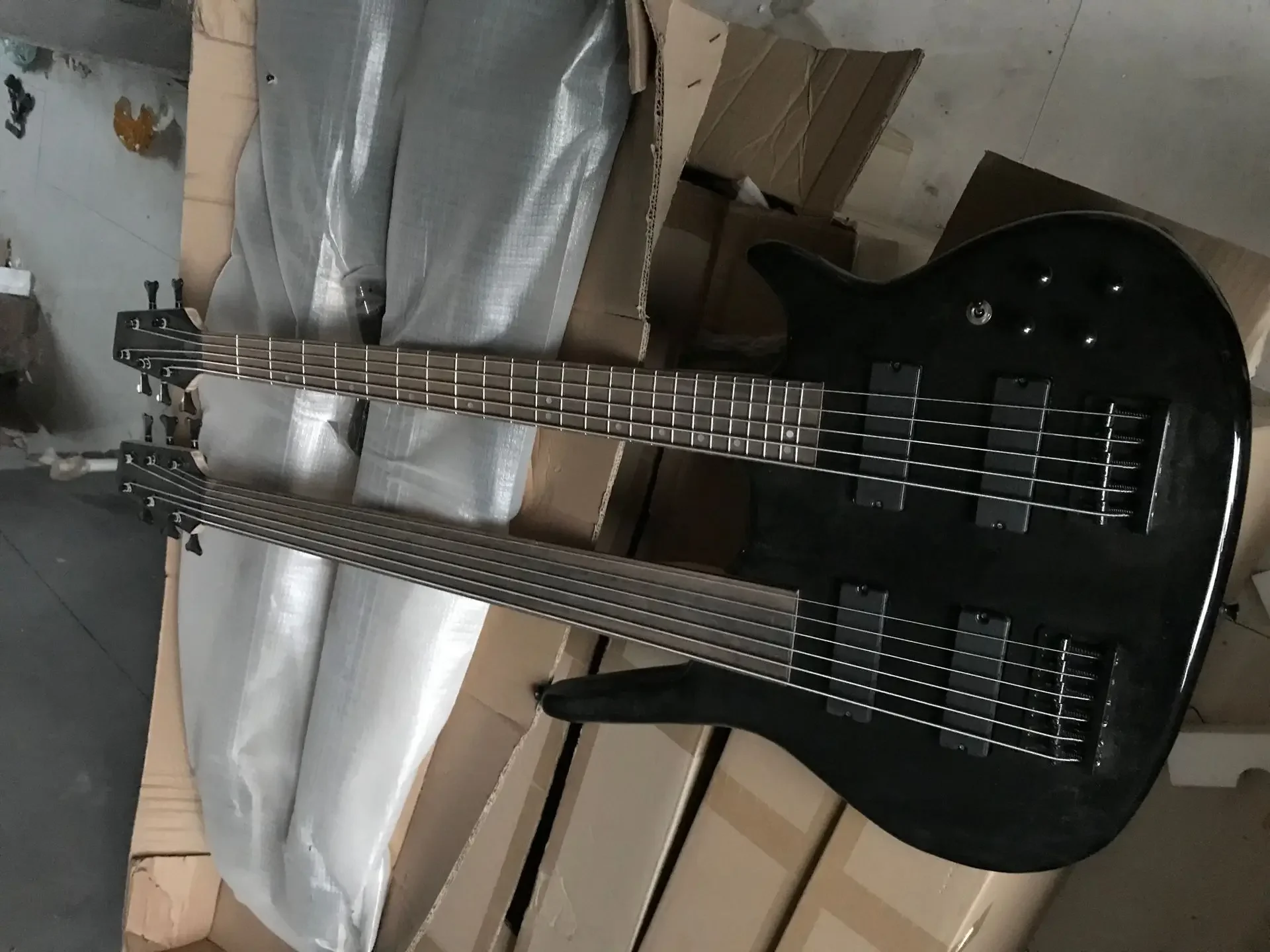 

Gloss Black Double Neck Electric Guitar 5 Strings Bass + 6 String Guitars, Fretless Fingerboard
