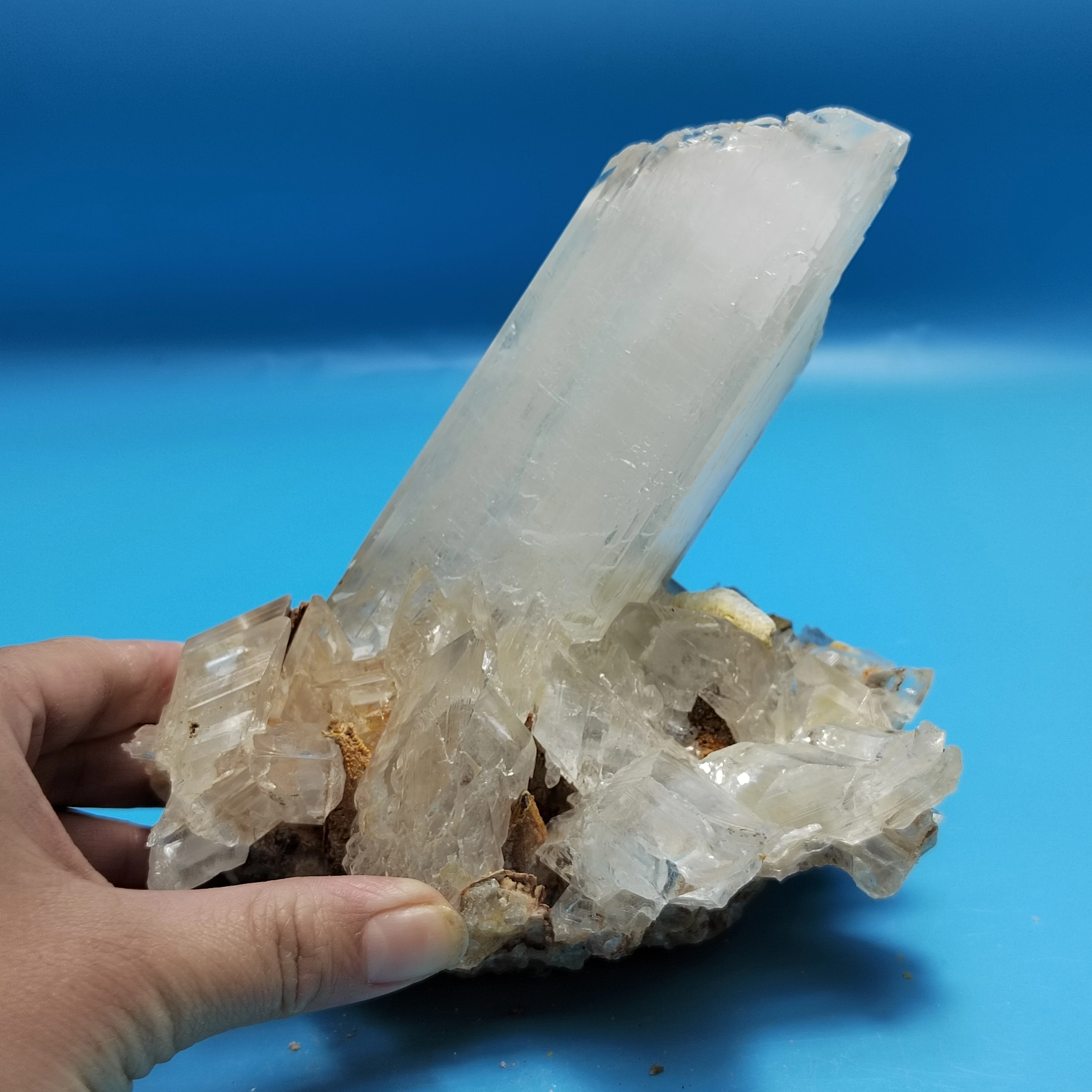 

1026.7g Natural crystal gypsum crystal mineral specimen geological teaching rare stone ornamental stone ornament