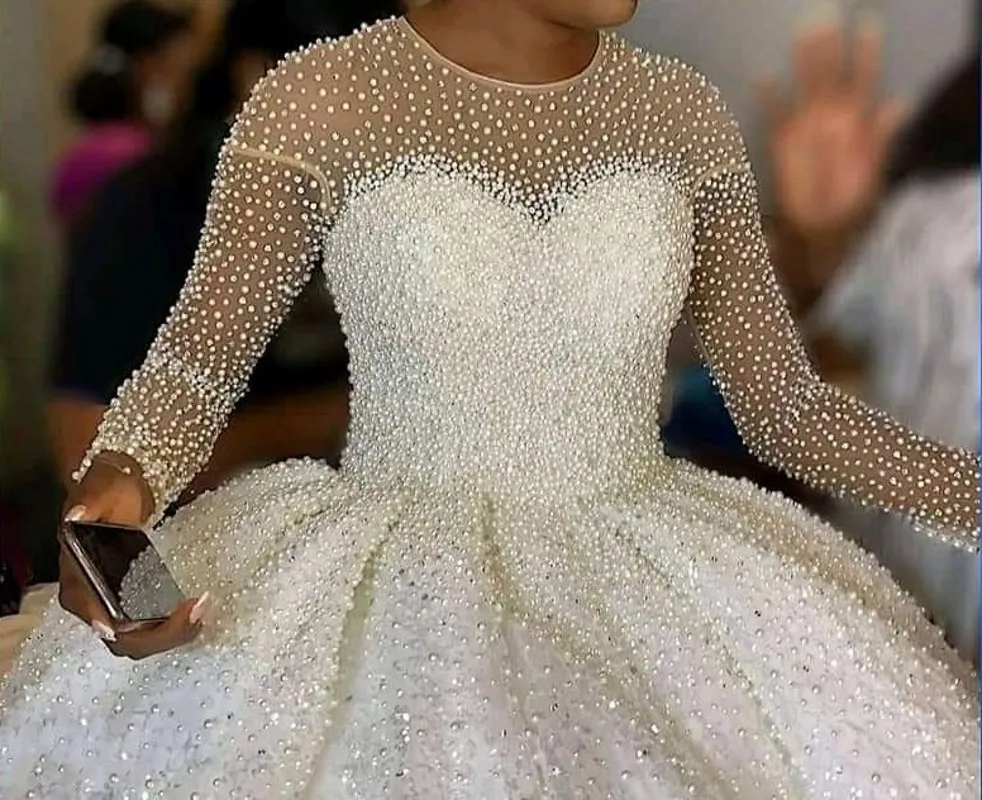 

2023 New Arabic Dubai Wedding Dress Illusion O-Neck Pearls Beading Satin Birde Gowns Long Sleeve Formal Vestidos De Noiva