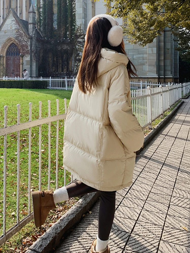 Женский пуховик цвета хаки с роговой пряжкой новинка зимы 2024 маленькая легкая