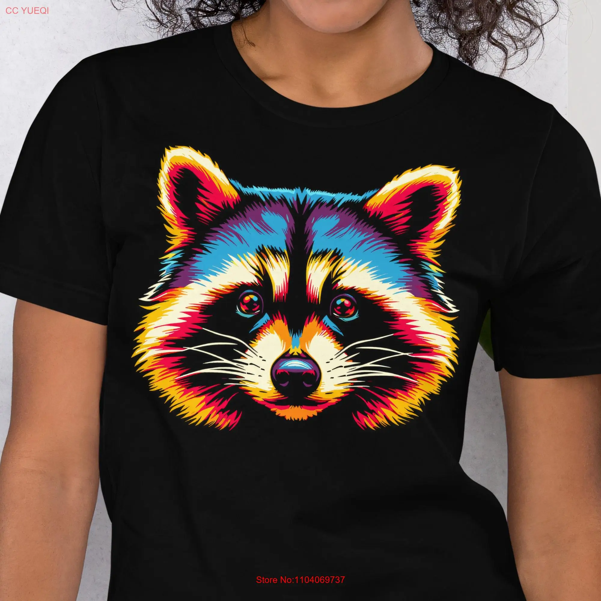 Футболка с изображением енота в стиле поп-арт дополнительной персонализацией