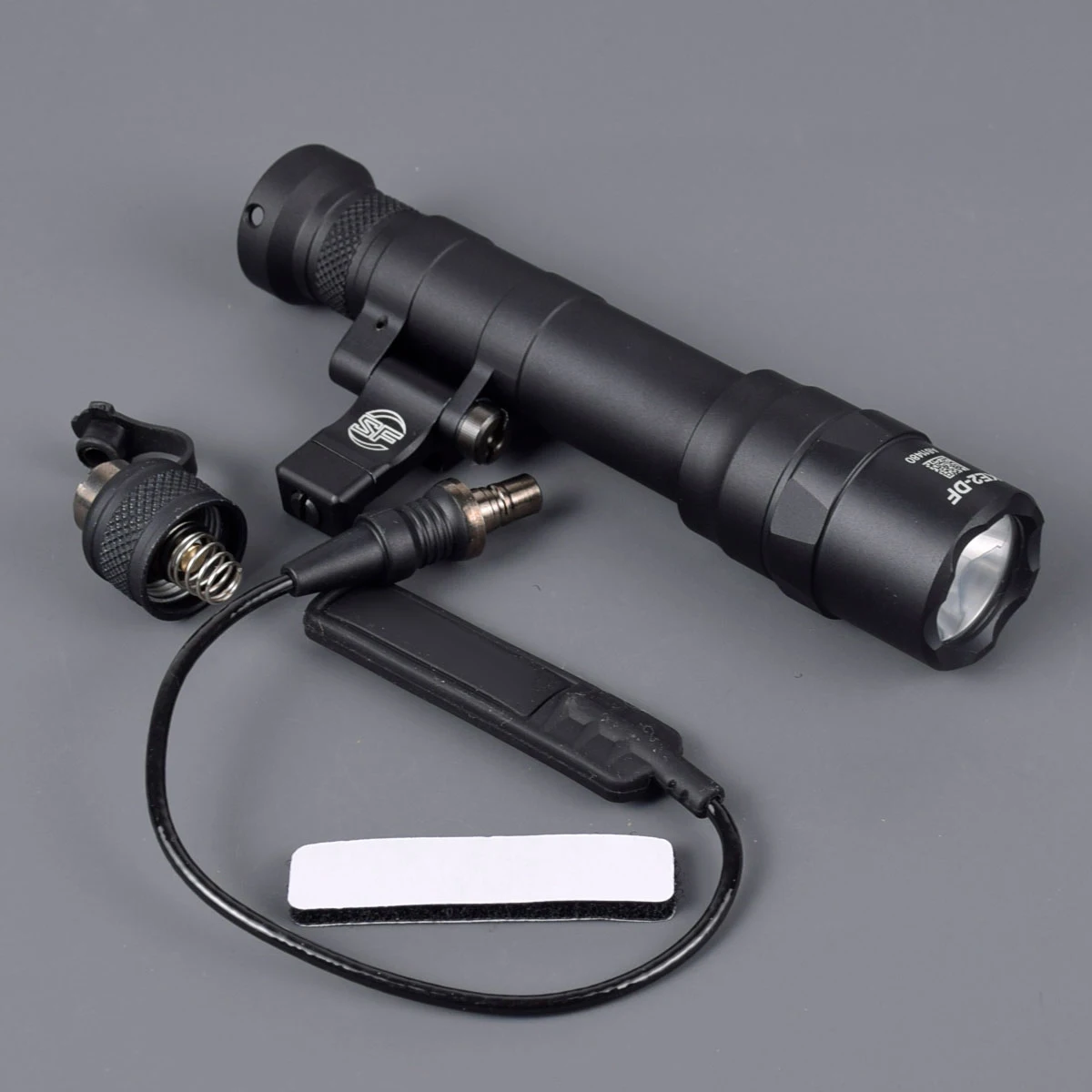

Tactical SF M600DF Upgrade M640DF Weapon Gun Light Strobe With Offset Mount 20mm Picatinny Rail Hunting Lanterna Flashlight