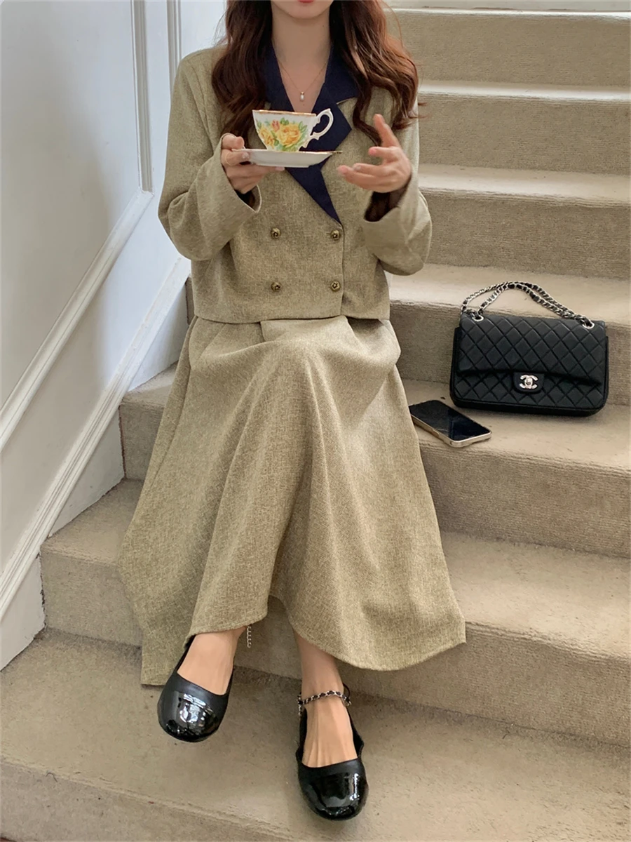 Женский костюм-двойка из блейзера и юбки Осень-зима 2022