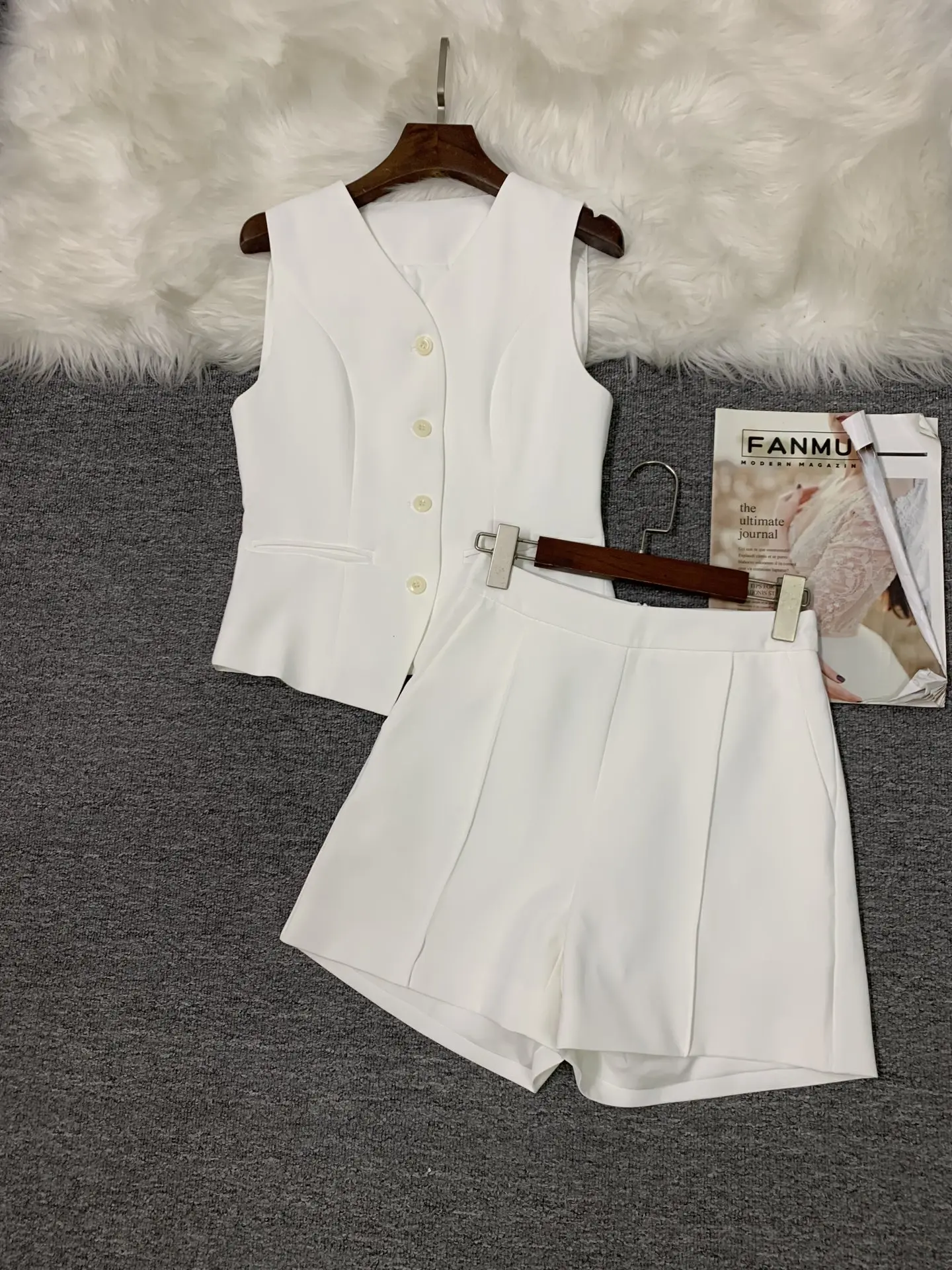 

Женский комплект из двух предметов, жилет и шорты без рукавов, весна-лето 2023