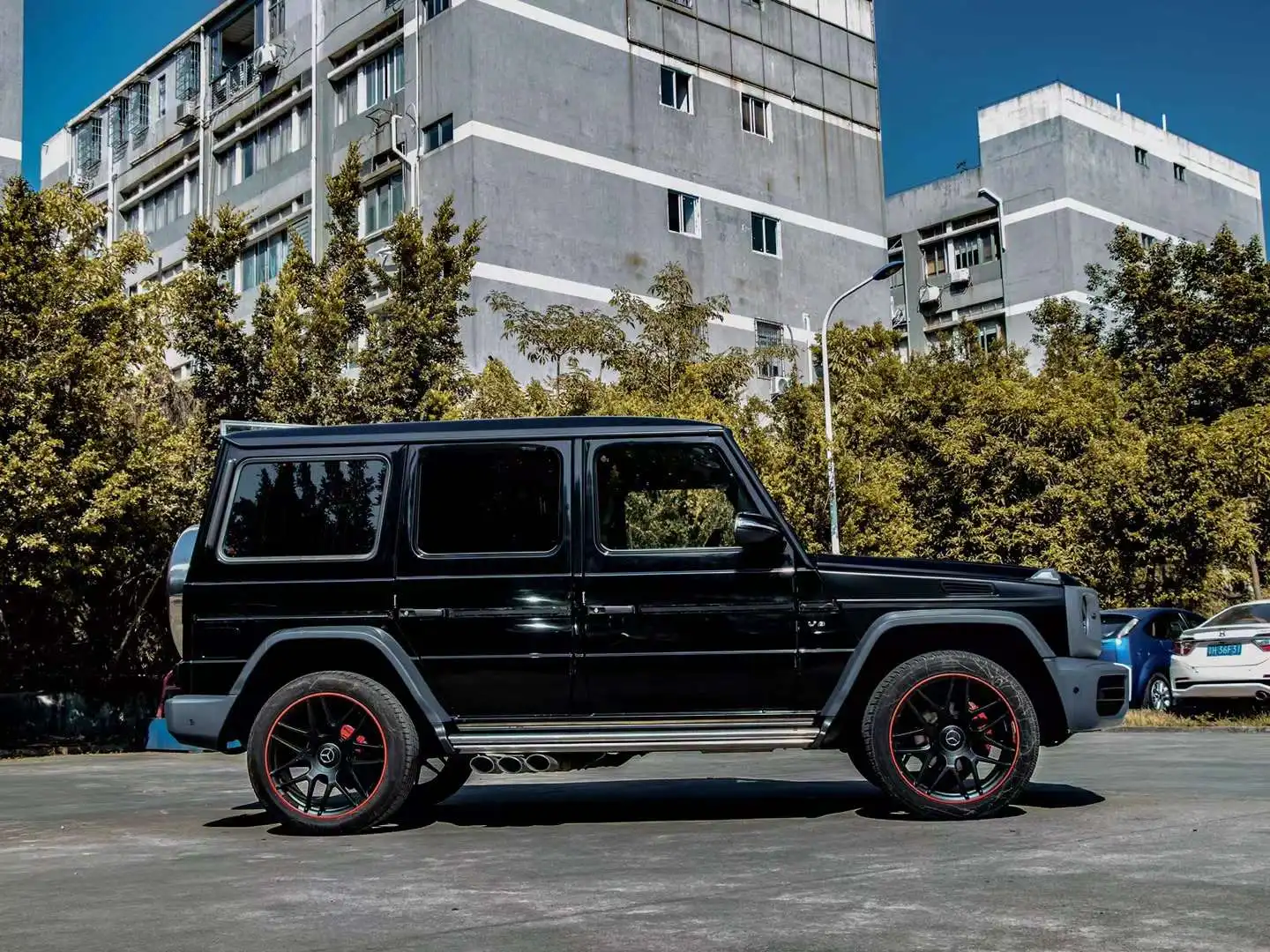 Фото Комплект обвеса YICKU из 26 элементов для Mercedes-Benz G-Class W463 из материала PP: передний сплиттер, задние бамперы, крылья, капот, парковочные датчики №2