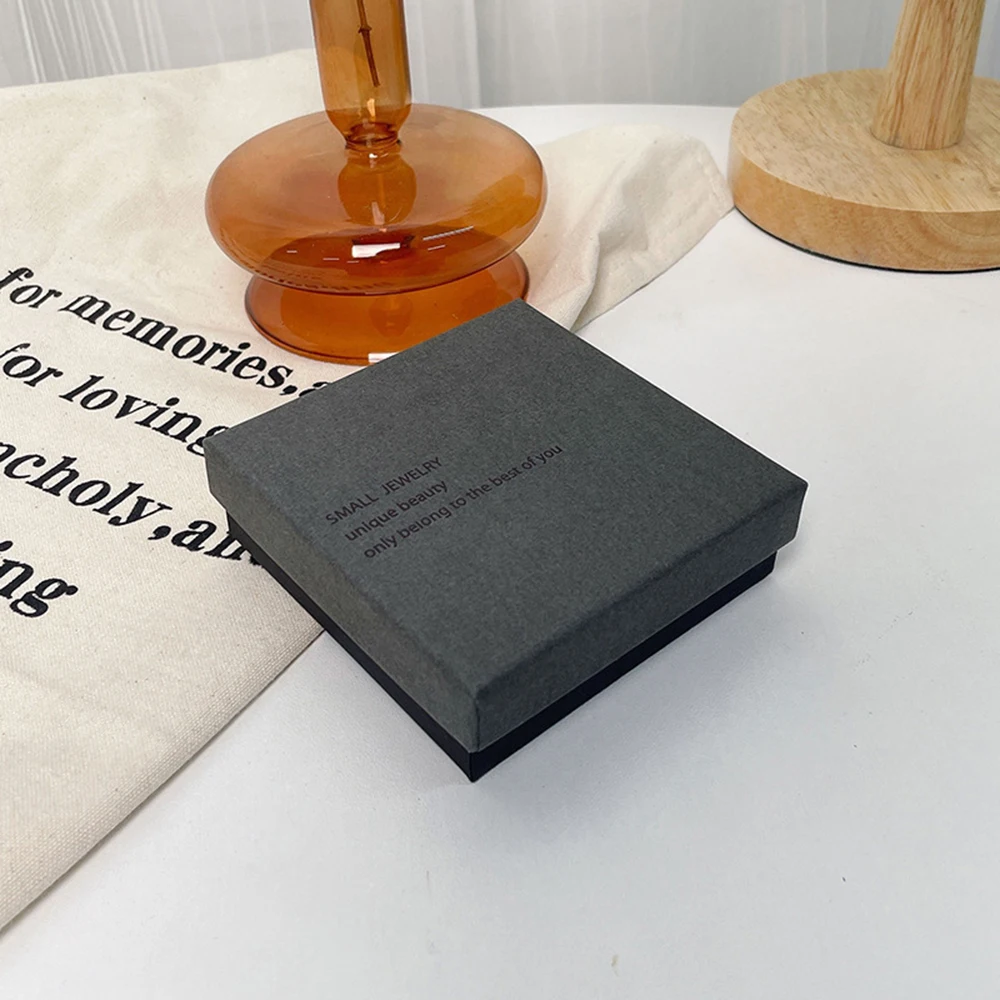 

Кожаная коробка для ювелирных изделий