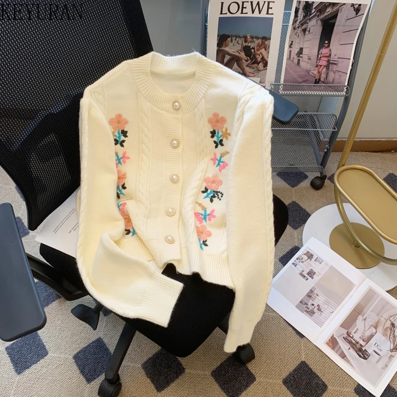 

2023 Autumn White Embroidery Flower Knitted Cardigan Sweater Women Vintage O-Neck Long Sleeve Pearl Button Knitwear Tops Jumper