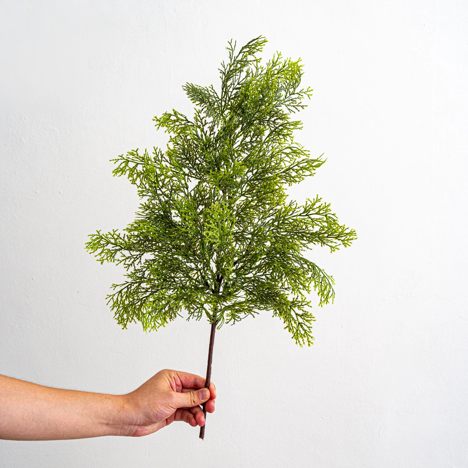 

Искусственные ветки сосны PE 23 см