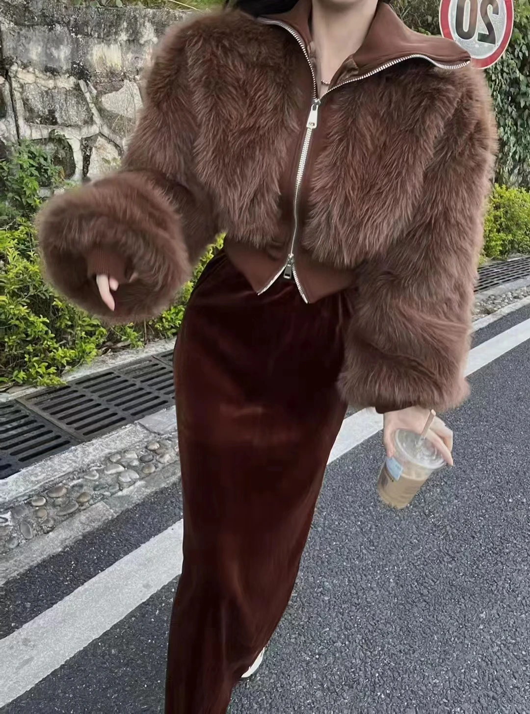 2022 New Winter Short Long Sleeve Double Zipper show buttocks keep warm Brown Slim Fur Coat