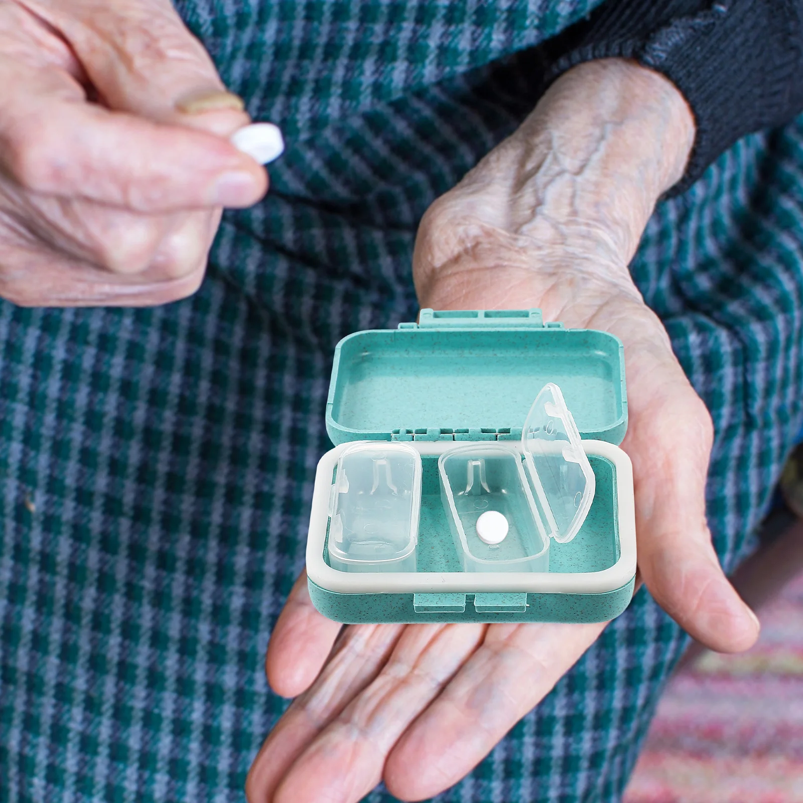 

Case Box Storage Travel Organizer Dispenser Portable Daily Holder Oil Cabinet Household Cases Mini Reminder Sorter Day Container