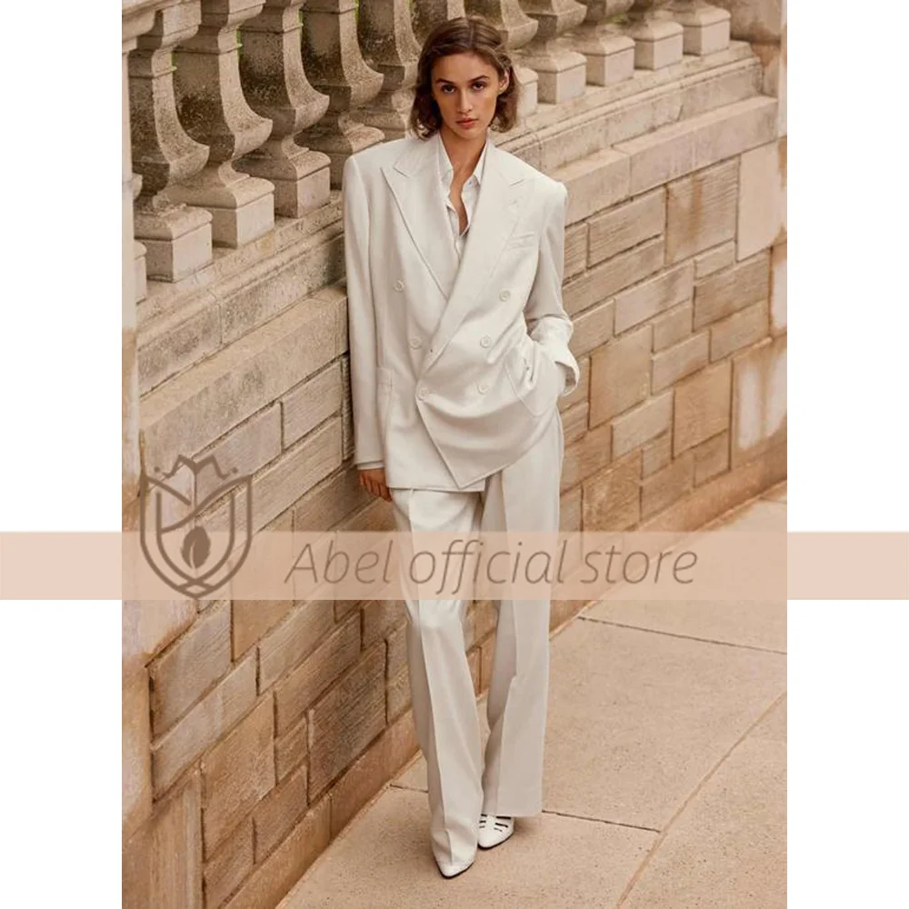 

Elegant Handmade Women's Suit Chic 2-Piece Set for Weddings, Parties, and Special Occasions - Customizable and Tailored