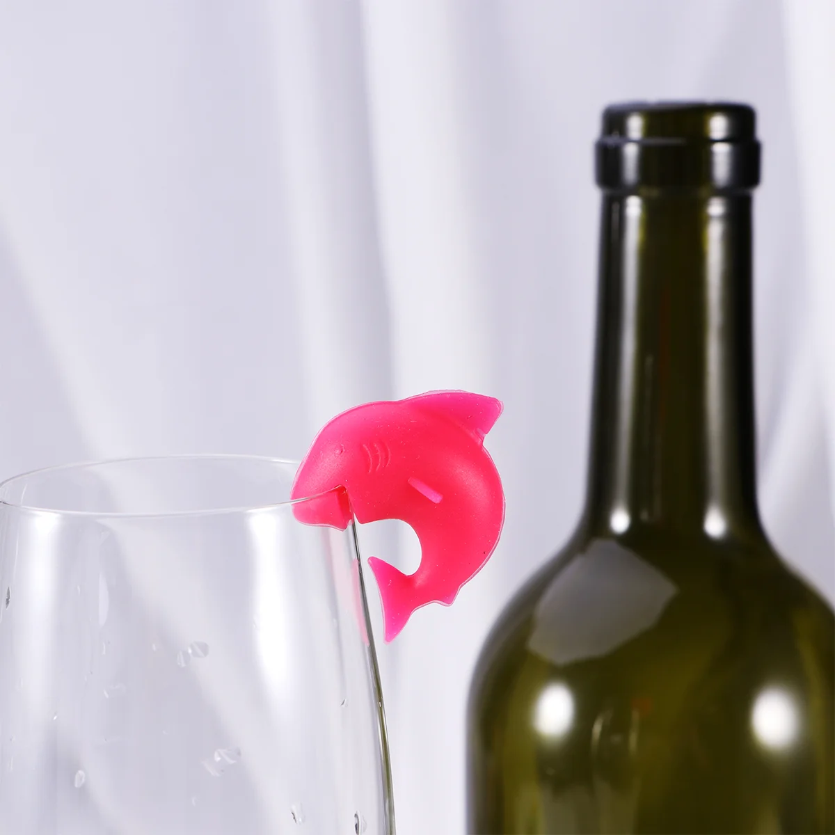 

6 Pcs Silicone Red Glass Marker Creative Shark Sticker Sucker Mark Glass Identification Perfect for Parties