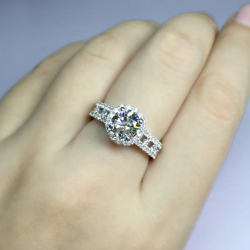 

Женское кольцо из серебра 925 пробы с бриллиантами VS1
