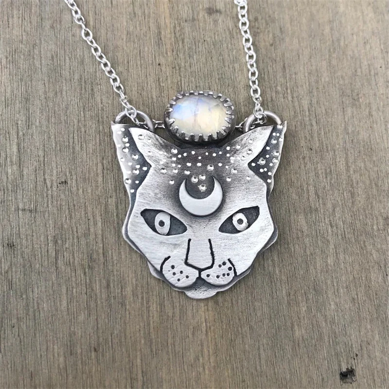 

Creative Design Inlaid Moonstone Texture Exquisite Moon Cat Face Pendant Necklace Trend Fashion Neutral Pendant Jewelry for Her