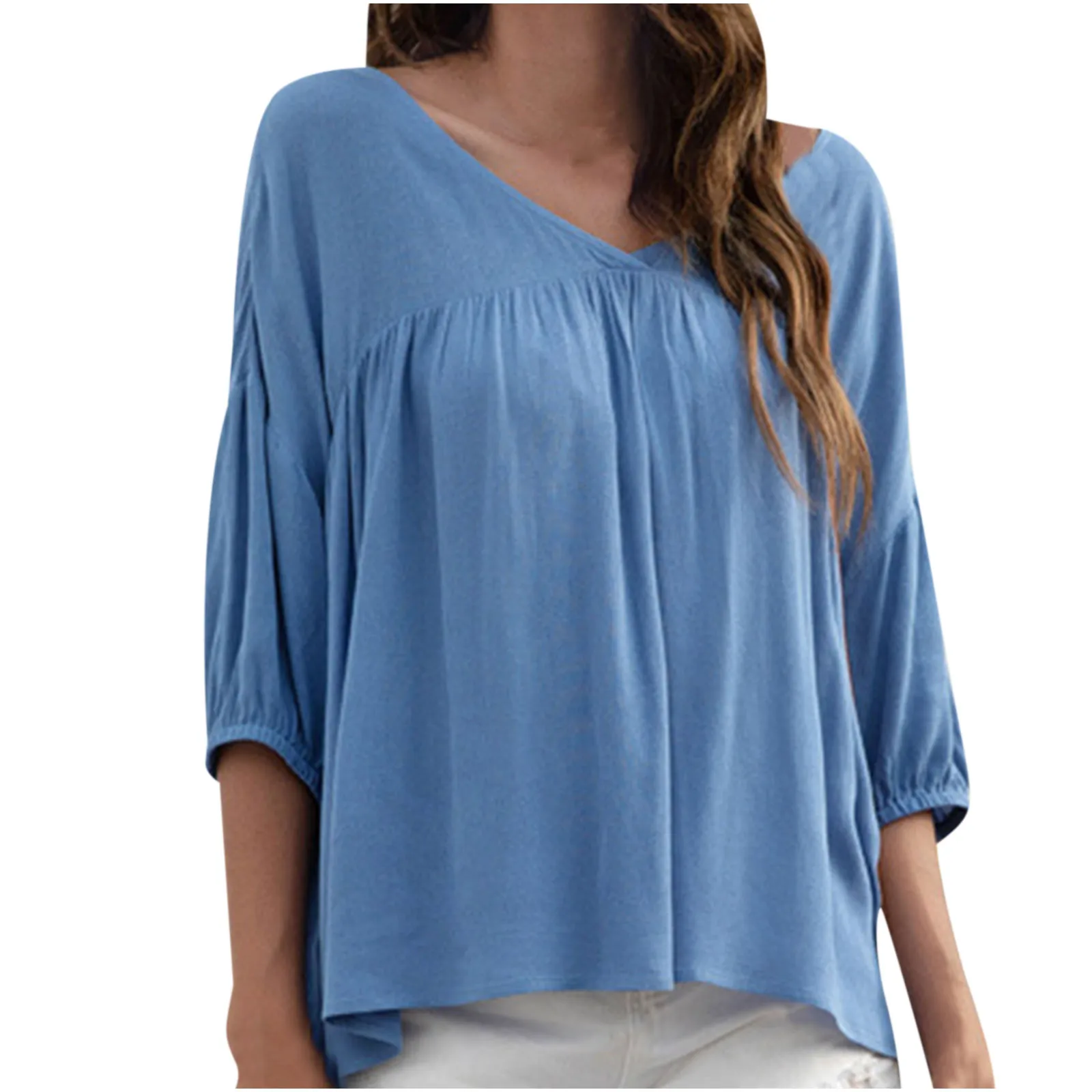 

Футболка женская однотонная с рукавом три четверти и V-образным вырезом