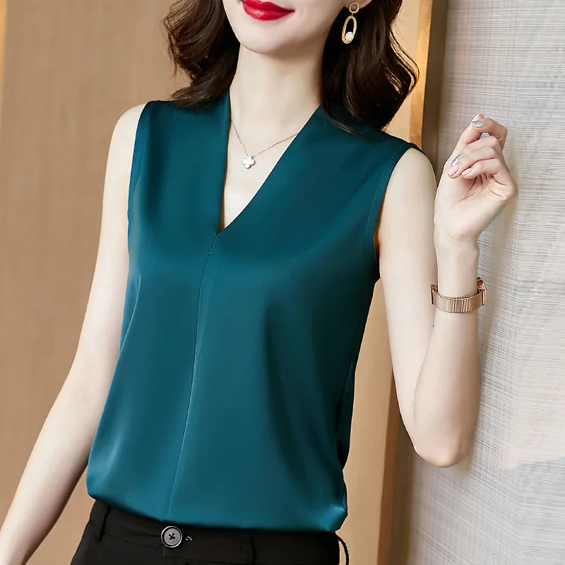 

Summer jacket women's vest with a simple sleeveless shirt underneath black