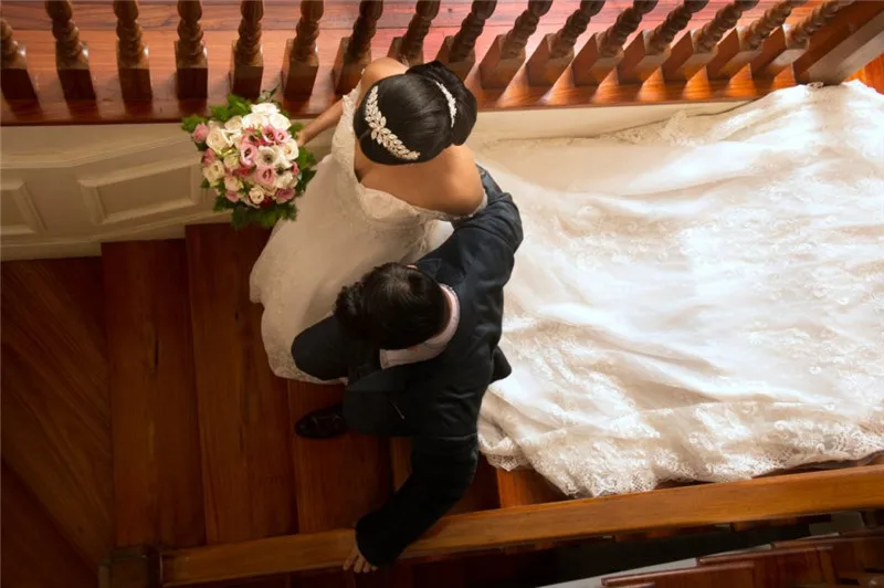 Рисунок 3 - Роскошное кружевное свадебное платье с открытой спиной